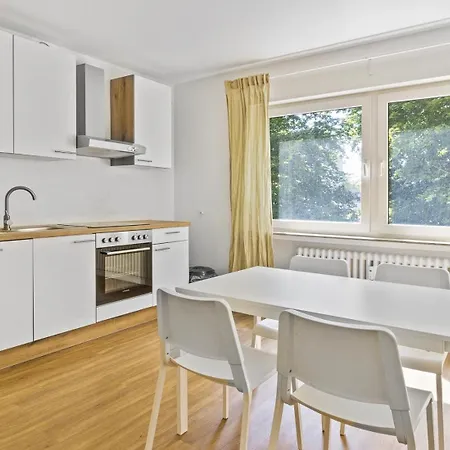 Business-apartment Mit Drei Schlafzimmern In *