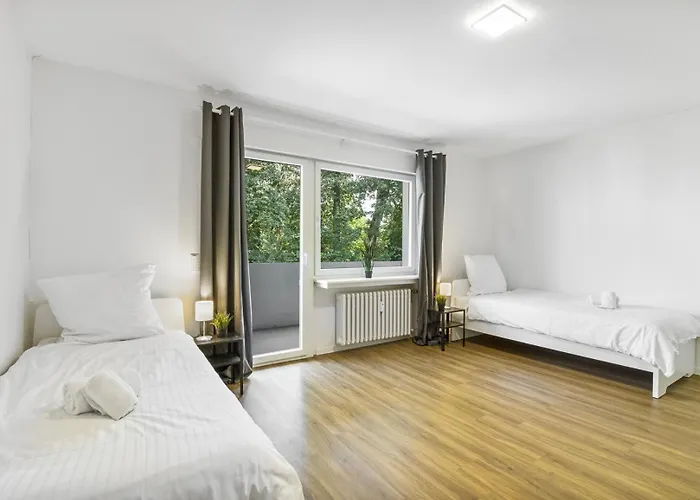 Business-apartment Mit Drei Schlafzimmern In *