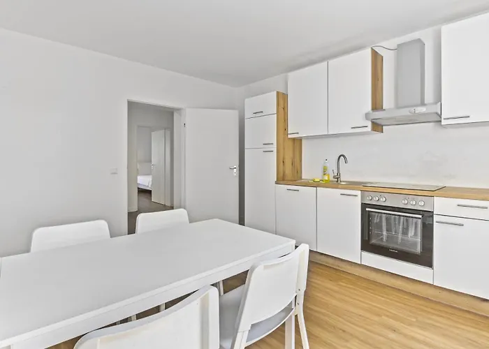 Business-apartment Mit Drei Schlafzimmern In 公寓 *