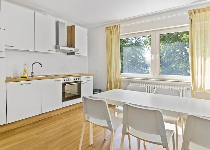 Business-apartment Mit Drei Schlafzimmern In *